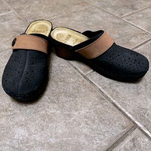 Jana navy leather slip on sandals‎ size 38/7